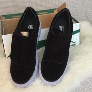 Velvet Platform Pumas